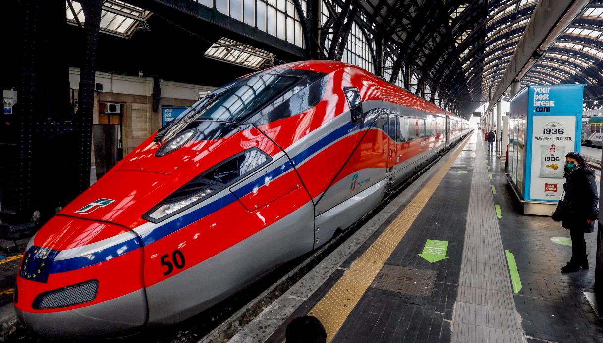 Un ETR 1000 Frecciarossa a Milano Un ETR 1000 Frecciarossa a Milano