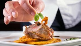 Guida Michelin Italia 2026, un nuovo ristorante 3 stelle: medaglia d’argento per l’Italia