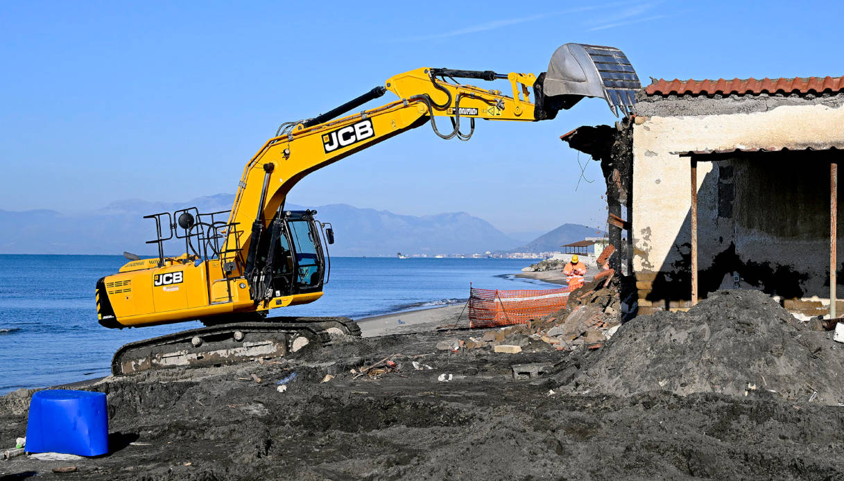 Manovra, Meloni vuole un nuovo condono edilizio: cosa si potrà sanare Manovra, Meloni vuole un nuovo condono edilizio: cosa si potrà sanare