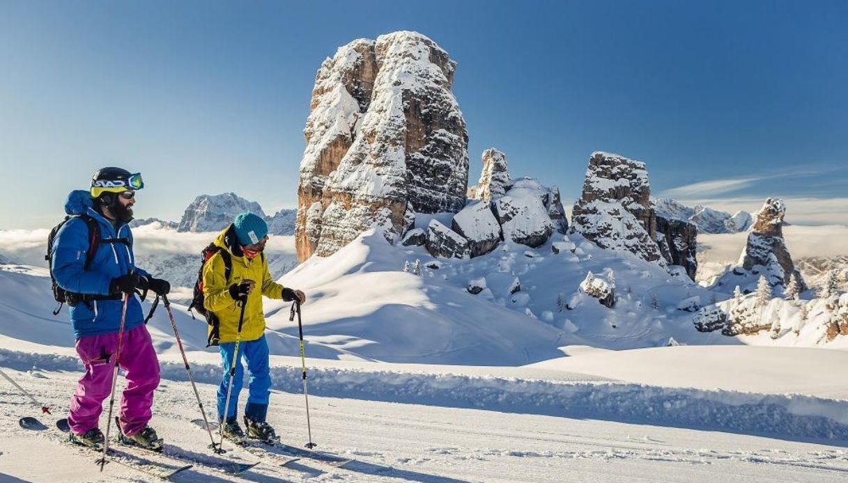 Capodanno da Gen Z, gli under 25 vanno in montagna: Cortina meta preferita Capodanno da Gen Z, gli under 25 vanno in montagna: Cortina meta preferita