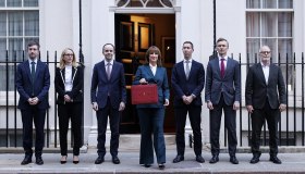 Regno Unito annuncia una finanziaria da 22 miliardi di sterline. Misure fiscali record