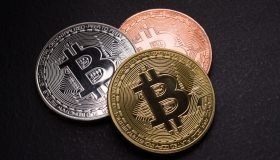 Bitcoin precipita sotto i 73mila euro, cosa sta succedendo al mercato crypto