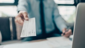 Quanto aumenta la busta paga di novembre con i festivi e per quali giorni