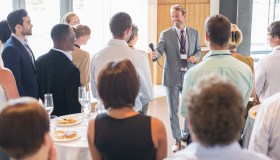 Niente detrazioni per eventi e cene, sono spese di rappresentanza: la sentenza