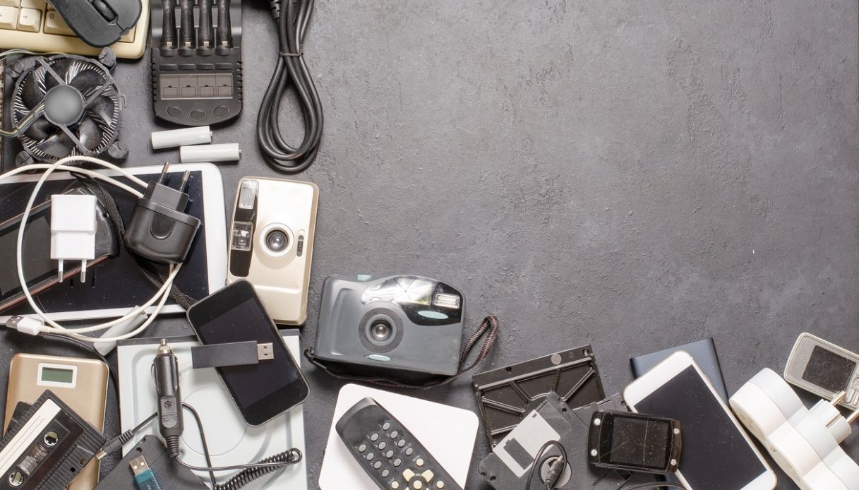 Rifiuti elettronici in aumento con il Black Friday, il diritto al ritiro dell’usato che non conosci