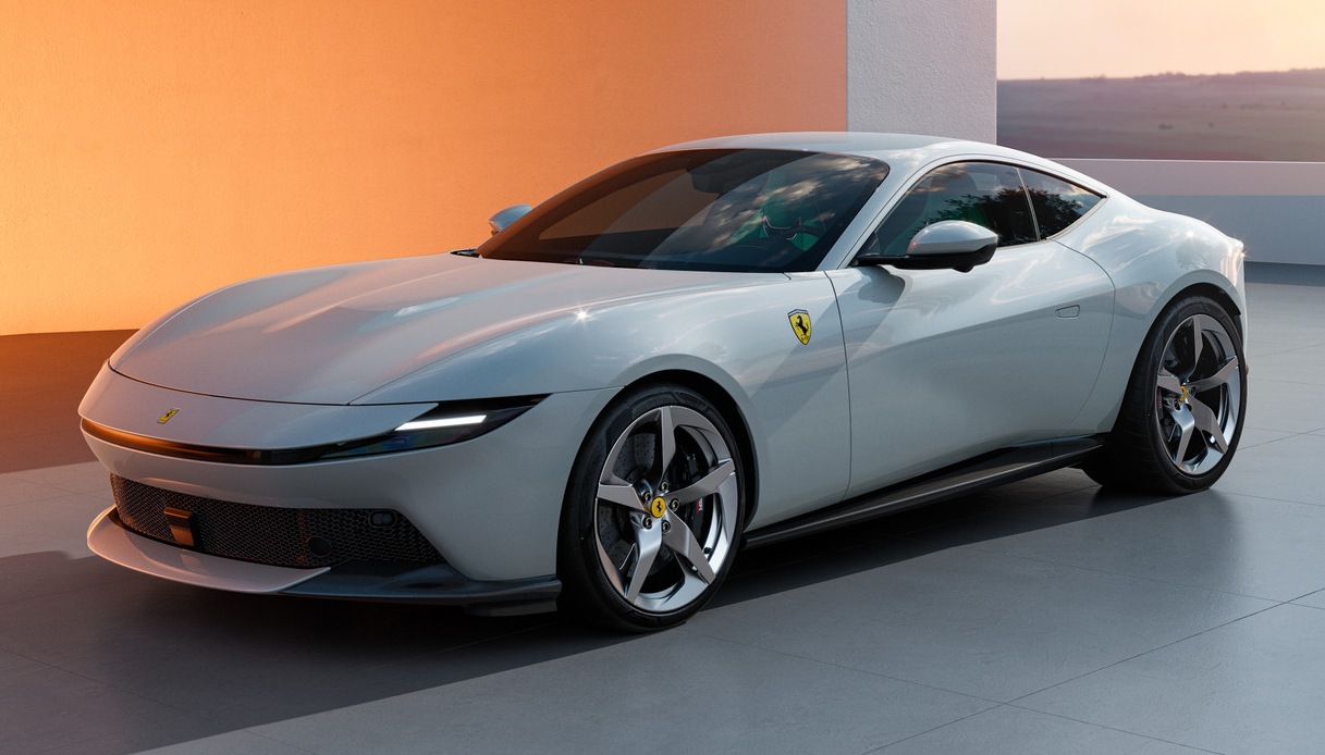 Nuova Ferrari Amalfi da 240mila euro, social impazziti per il restyling