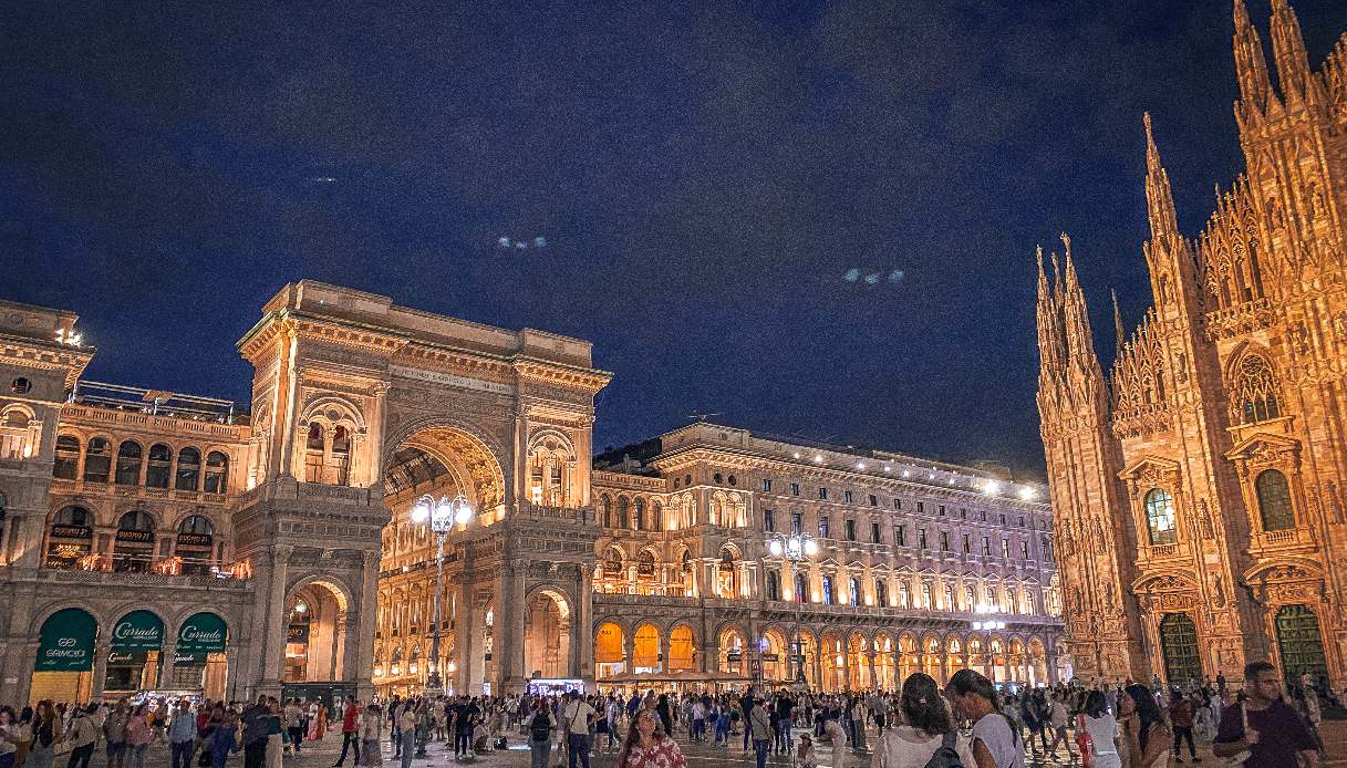 Inquinamento luminoso in aumento, le luci della città distruggono salute e ambiente Inquinamento luminoso in aumento, le luci della città distruggono salute e ambiente