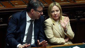 Pochi soldi per la Manovra, è scontro su affitti brevi, Ponte e banche