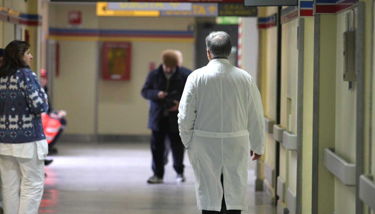 stipendio dei medici in aumento di 491 euro tra rinnovo del contratto e arretrati