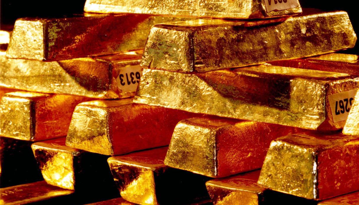 Tassa sull’oro in Manovra, aliquota agevolata al 12,5%: quanto si paga in meno Tassa sull’oro in Manovra, aliquota agevolata al 12,5%: quanto si paga in meno