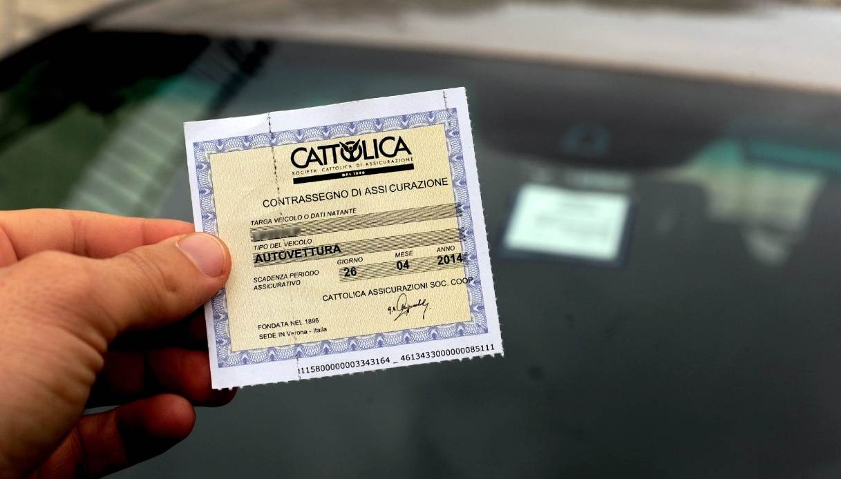 Rc auto, il Governo vuole modificare le tariffe: stop alle targhe straniere Rc auto, il Governo vuole modificare le tariffe: stop alle targhe straniere