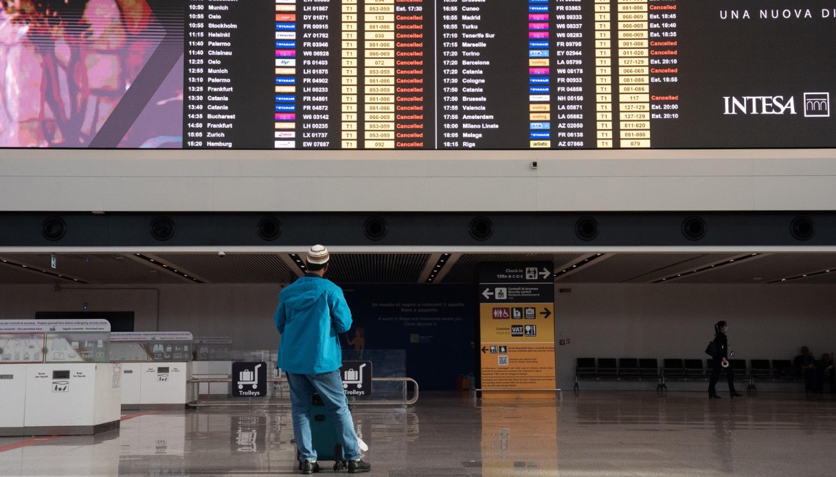 Sciopero del 14 novembre, aerei e trasporto pubblico fermi: le fasce di garanzia