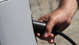Tassa auto elettriche, quanto si pagherà per ogni km percorso