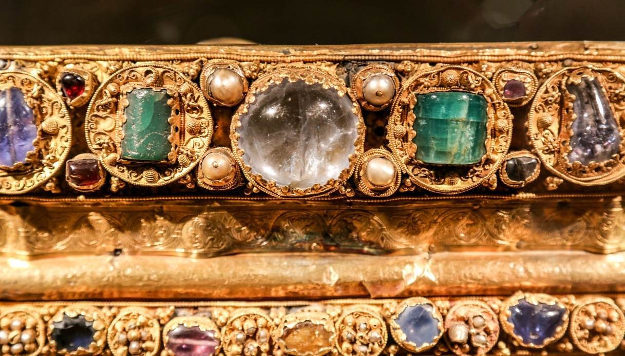 Trovati i gioielli degli Asburgo e il diamante da 137 carati, quanto valgono Trovati i gioielli degli Asburgo e il diamante da 137 carati, quanto valgono