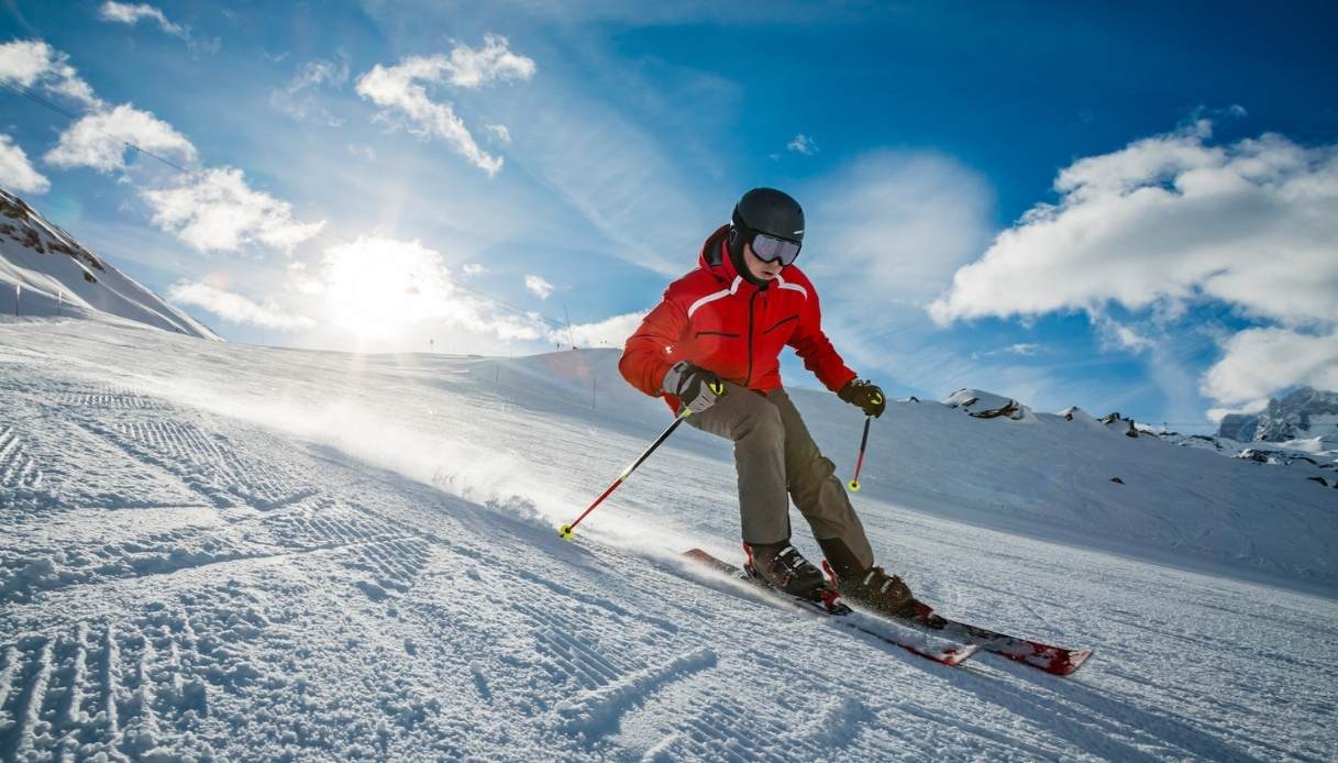 Vacanze in montagna, dal casco ai regolamenti sui soccorsi: i nuovi obblighi Vacanze in montagna, dal casco ai regolamenti sui soccorsi: i nuovi obblighi