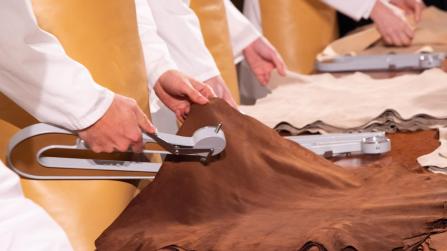 Caporalato nella moda: indagine anche su D&G, Versace, Gucci, Prada e YSL