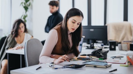 Cresce il lavoro in Italia ma non gli stipendi, 43% dei nuovi assunti è pagato poco