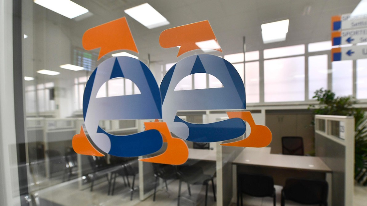 Se rinuncio all’eredità devo pagare i debiti del defunto con l’Agenzia delle Entrate?