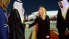 Giorgia Meloni mette all’asta oltre 270 regali, tra gioielli e tappeti: il valore