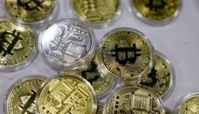 Bitcoin a 87mila dollari e sempre più volatile, conviene investirci nel 2026?