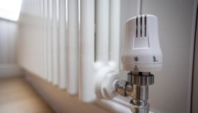 Bollette del gas in calo, risparmio fino a 354 euro: niente rincari in inverno