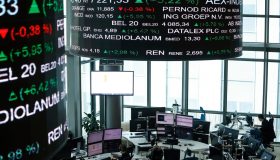 La Borsa del 12 dicembre, Piazza Affari chiude in rialzo dopo il forte recupero di Mps
