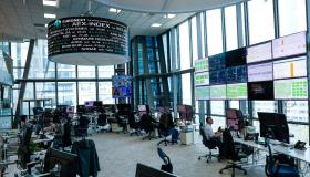 La Borsa del 29 dicembre, Milano chiude in calo con il tonfo dei titoli della difesa