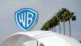 Prosegue la sfida per Warner Bros Discovery: Paramount rilancia con garanzia Ellison