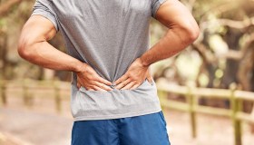 Mal di schiena, falsi miti e non: cosa dice la scienza per prevenirlo e affrontarlo al meglio