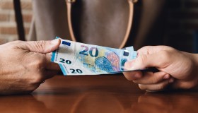 Stipendi diversi per la disparità di genere nel lavoro, si ha diritto al risarcimento totale