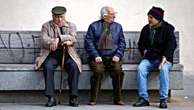 Povertà e salute, le difficoltà economiche accorciano (di 9 anni) la vita nella terza età