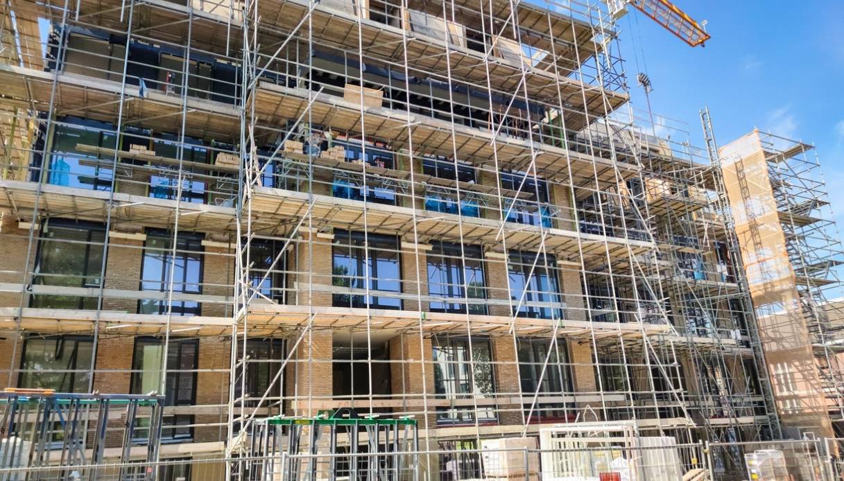 Riforma dell’edilizia e sanatoria degli abusi storici, la bozza in CdM