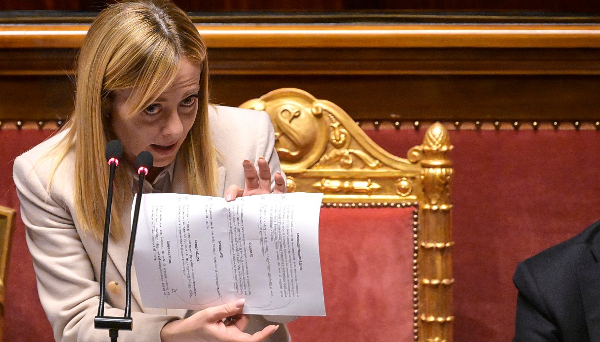 Riscatto laurea, Meloni attaccata anche dai suoi: "Emendamento da cancellare"