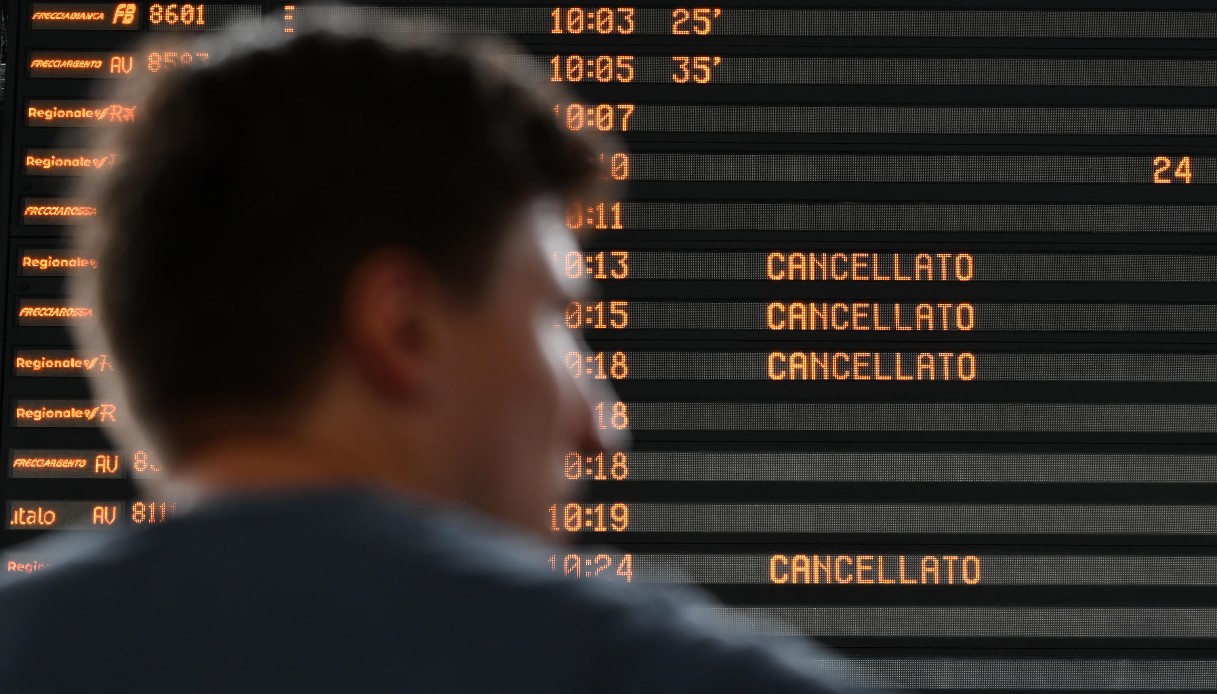 sciopero nazionale 12 dicembre solo treni e bus fermi gli aerei volano da Quifinanza.it sciopero nazionale 12 dicembre solo treni e bus fermi gli aerei volano
