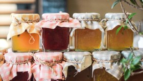 Cambiano le etichette di miele, marmellate e succhi di frutta: la direttiva breakfast è legge