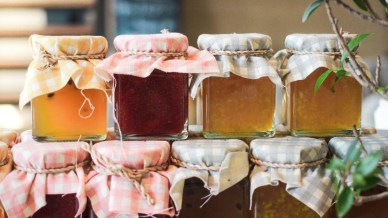 Cambiano le etichette di miele, marmellate e succhi di frutta: la direttiva breakfast è legge