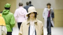 Prada Uomo FW26, una riflessione sul presente