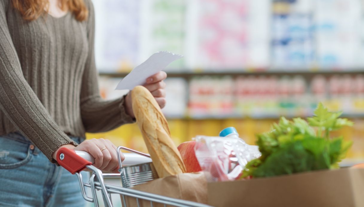 Perché fare la spesa costa di più se l'inflazione è stabile in Italia?