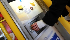 Licenziato per il costo di un caffè, maxi risarcimento dall’azienda di Brescia