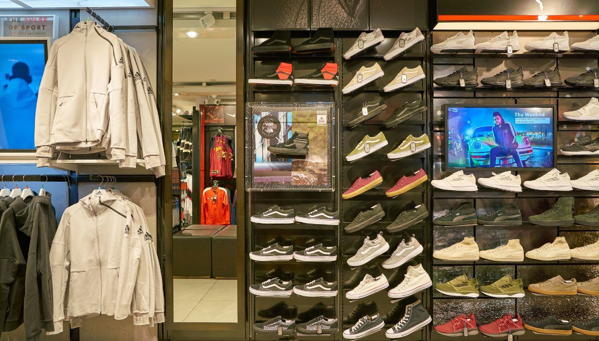 Nike licenzia 775 dipendenti e "assume" robot con il piano per l'automazione