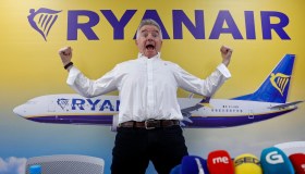 Ryanair taglia 2,2 milioni di posti a causa delle tasse, la low cost sfida le istituzioni
