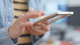 Spid a pagamento o Cie, le differenze e i costi: quale conviene davvero