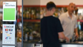 Buoni pasto, l’esenzione sale a 10 euro: risparmi fino a 500 euro all’anno