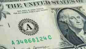 Dollaro crolla ai minimi dal 2022. Trump esulta: “Fantastico”