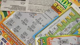 Vince 2 milioni e il figlio chiede l’assegno di mantenimento: quando spetta davvero