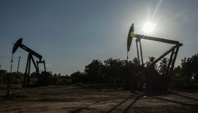 Meno petrolio con la crisi del Venezuela? Le strategie di Opec+ ed Eni