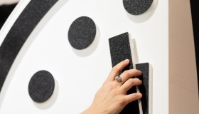 Orologio dell’Apocalisse più vicino alla mezzanotte, c’entrano i dazi e l’IA