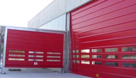Il ruolo delle porte rapide industriali nell’efficienza degli ambienti di lavoro