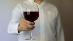 Vino senza alcol, cambiano le regole di produzione e vendita: il decreto