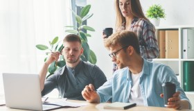 L’IA cambia l’occupazione ma metà dei lavoratori non fa formazione, i settori a rischio